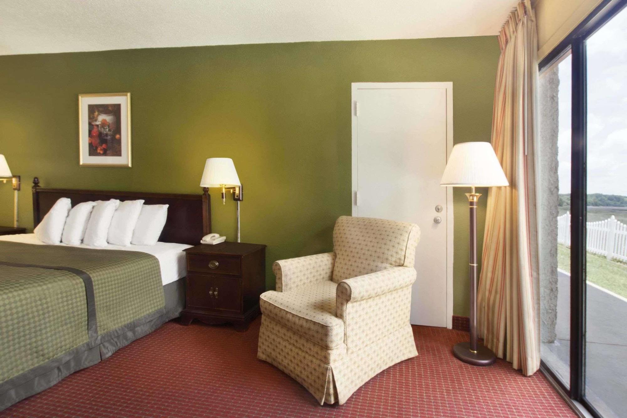Howard Johnson By Wyndham Beaufort/Parris Island מראה חיצוני תמונה