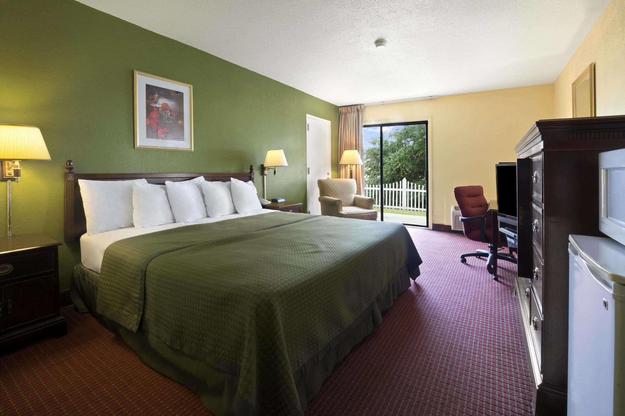 Howard Johnson By Wyndham Beaufort/Parris Island מראה חיצוני תמונה