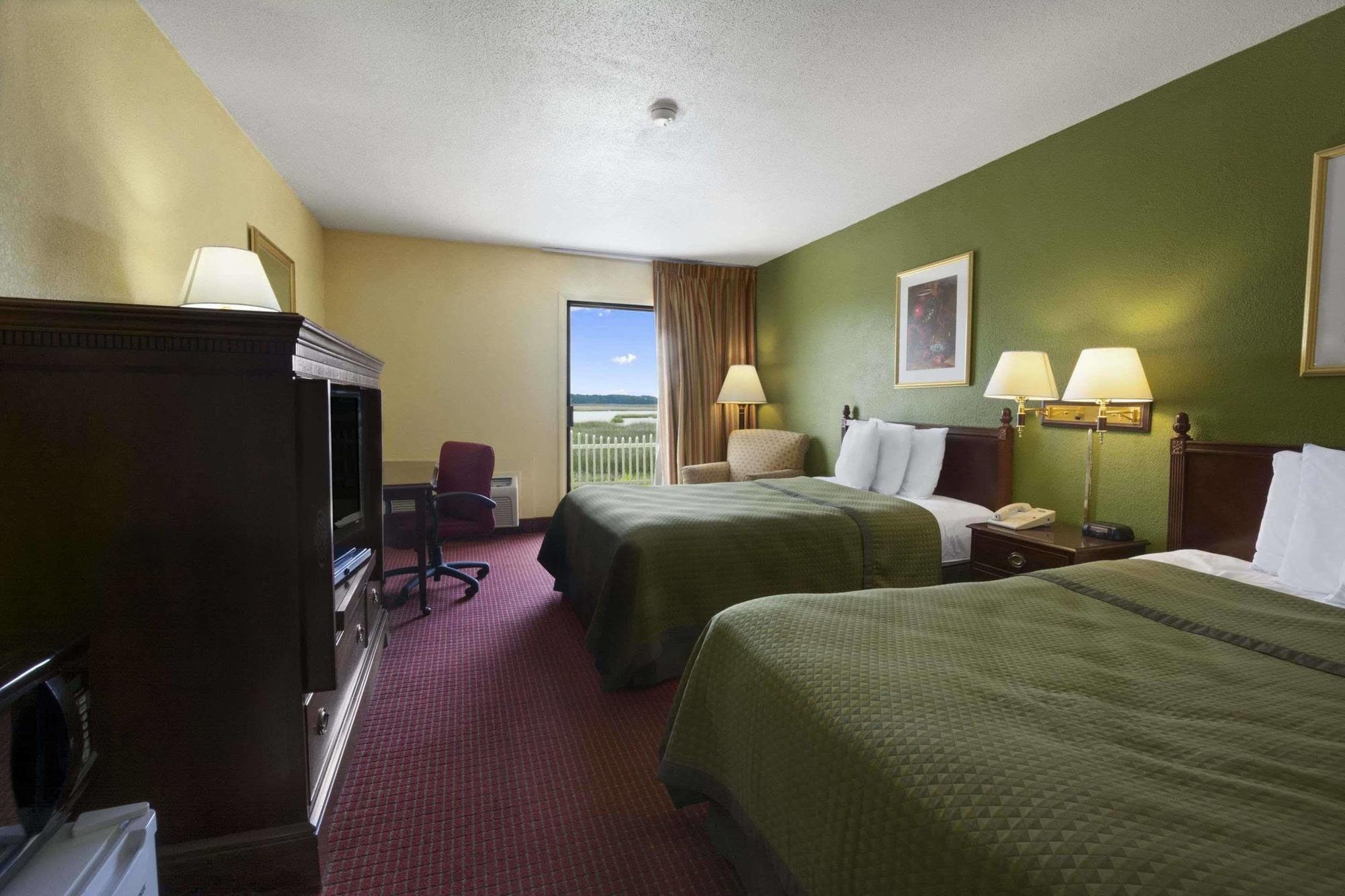 Howard Johnson By Wyndham Beaufort/Parris Island מראה חיצוני תמונה