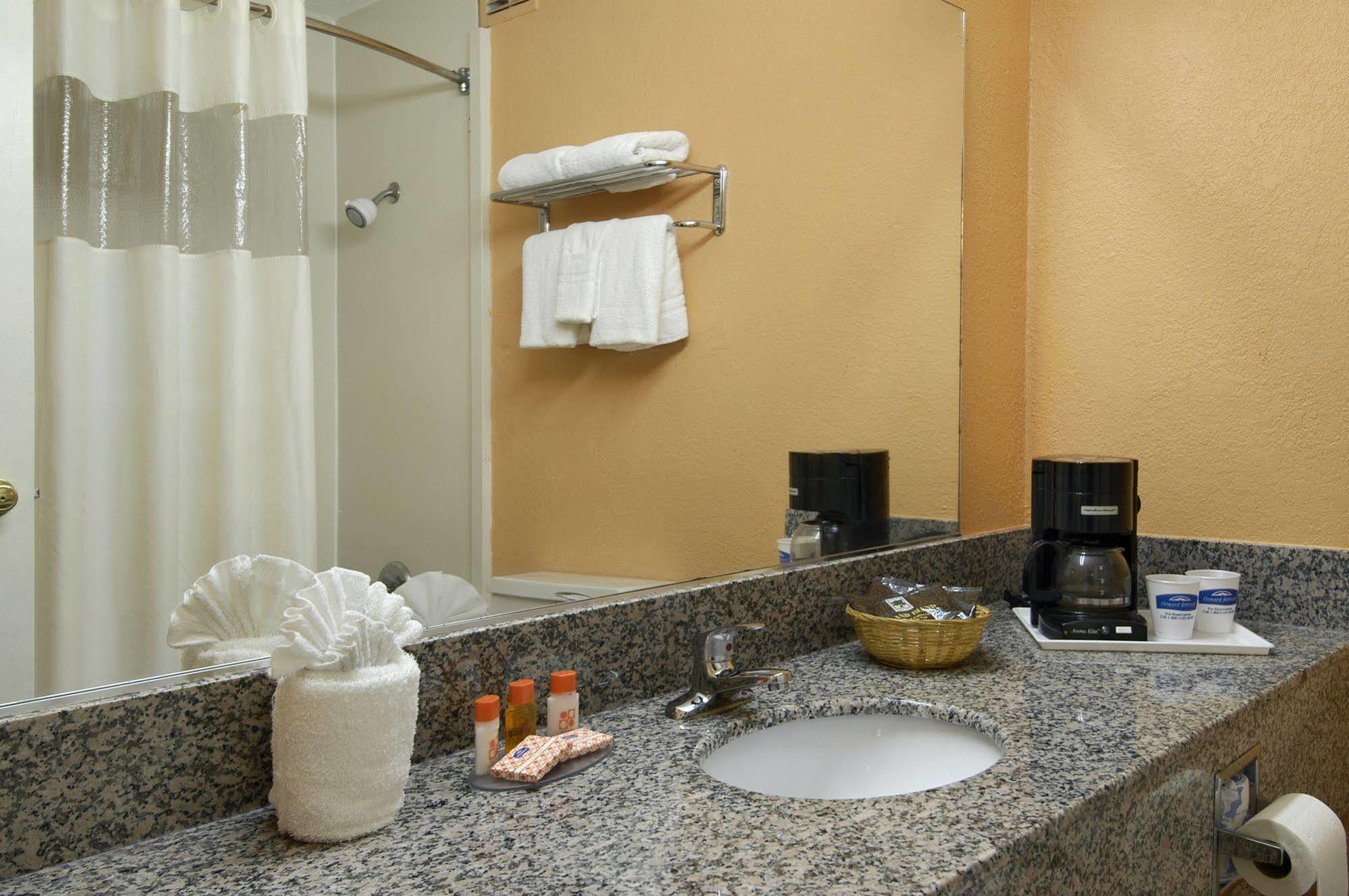 Howard Johnson By Wyndham Beaufort/Parris Island מראה חיצוני תמונה