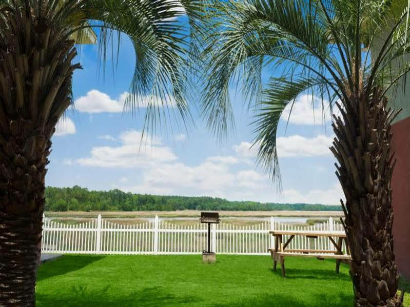 Howard Johnson By Wyndham Beaufort/Parris Island מראה חיצוני תמונה