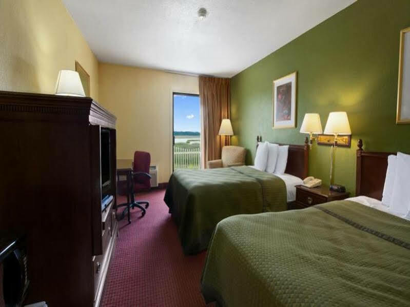 Howard Johnson By Wyndham Beaufort/Parris Island מראה חיצוני תמונה